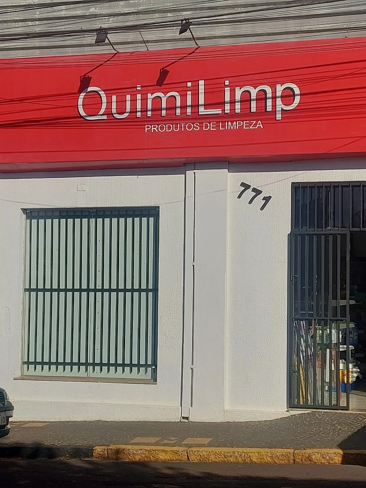 Fachada da loja QuimiLimp - vista frontal